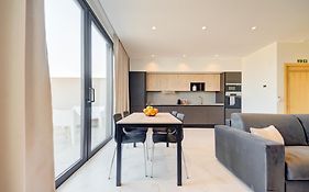 Mayfair By Premier Suites Mt